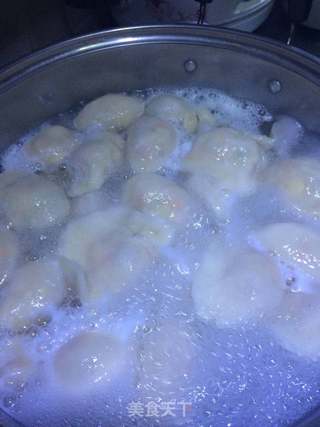胡萝卜玉米瘦肉饺子的做法步骤：5