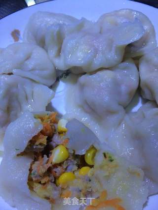 胡萝卜玉米瘦肉饺子的做法步骤：6