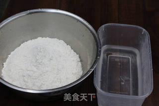 不用擀皮的牛肉馅饼的做法步骤：1