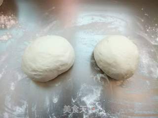 发面豆沙盘龙饼的做法步骤:3