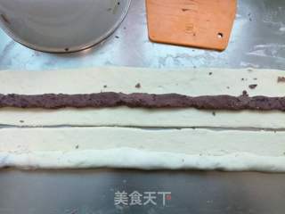 发面豆沙盘龙饼的做法步骤:7