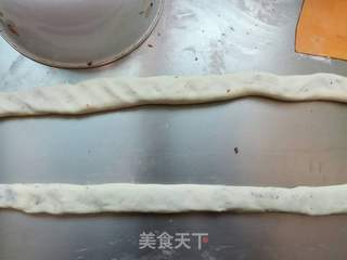 发面豆沙盘龙饼的做法步骤:8