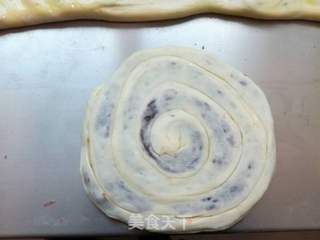 发面豆沙盘龙饼的做法步骤:11