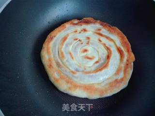 发面豆沙盘龙饼的做法步骤:13