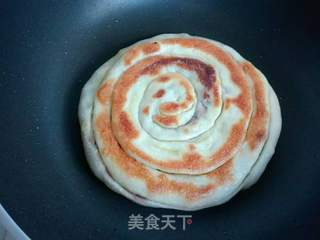发面豆沙盘龙饼的做法步骤:14