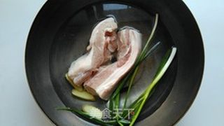 可乐冰糖红烧肉的做法步骤:2