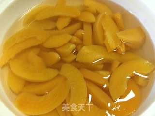 冰糖黄桃的做法步骤:3
