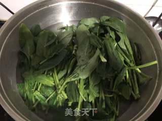 凉拌菠菜的做法步骤：1