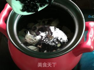 黑豆莲藕猪心汤的做法步骤：6