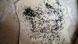 芝麻花卷的做法步骤:7