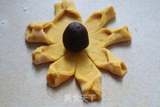 红豆沙花包的做法步骤:12