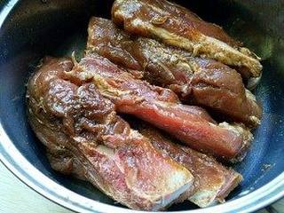 媲美饭店的孜然椒盐烤扇排(骨)的做法步骤:2