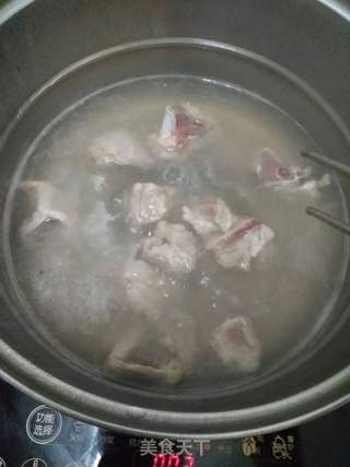 排骨玉米冬瓜汤的做法步骤:2