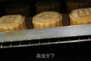 椰蓉馅月饼的做法步骤:18