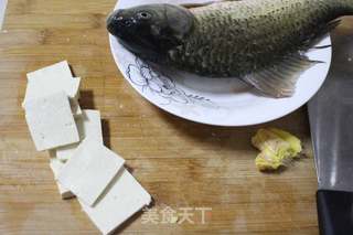 鲫鱼豆腐汤的做法步骤:2