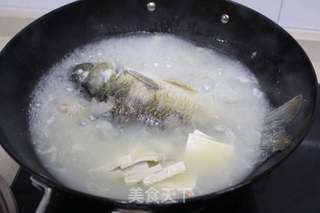 鲫鱼豆腐汤的做法步骤：7