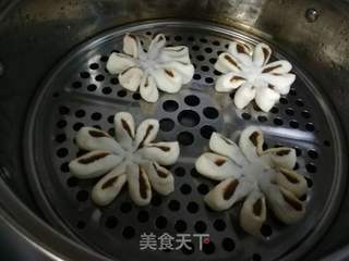 #新春花开#奶香枣泥梅花包的做法步骤:11