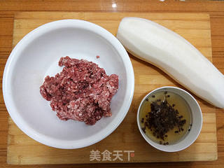牛肉白萝卜蒸饺的做法步骤:2