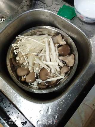 妈妈的味道-肥牛杂菜火锅的做法步骤:6