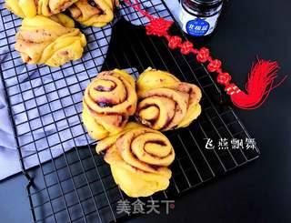 蓝莓酱南瓜花卷的做法步骤:20