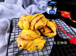 蓝莓酱南瓜花卷的做法步骤:23
