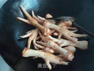 红烧鸡爪的做法步骤:3
