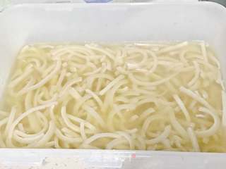 晶莹剔透水晶皮皮冻的做法步骤:22