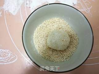 紫薯麻团的做法步骤:11