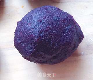 紫薯蛋黄酥的做法步骤:3
