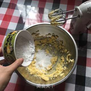 椰蓉淡奶油曲奇的做法步骤:2