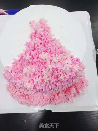 情人节专属女王皇冠礼服蛋糕(裱花)的做法步骤:10
