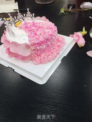 情人节专属女王皇冠礼服蛋糕(裱花)的做法步骤:16