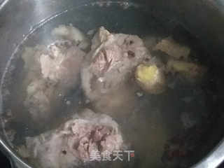 凉拌麻辣肘子的做法步骤:3
