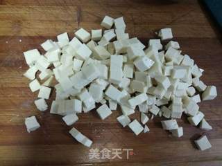 皮蛋豆腐炒韭菜的做法步骤：3
