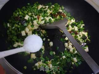 皮蛋豆腐炒韭菜的做法步骤：10
