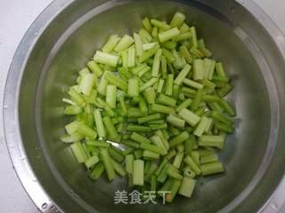 芹菜胡萝卜拌花生的做法步骤:6