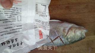 葱烧鲈鱼的做法步骤:3