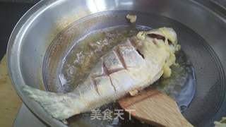 葱烧鲈鱼的做法步骤:8