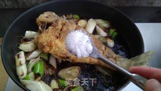 葱烧鲈鱼的做法步骤:12