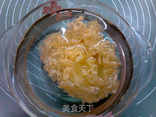 白果苹果银耳羹的做法步骤:2