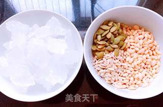 松子糖的做法步骤：1
