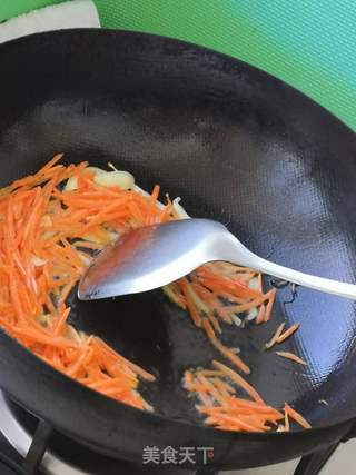酸菜炒土豆丝的做法步骤:4