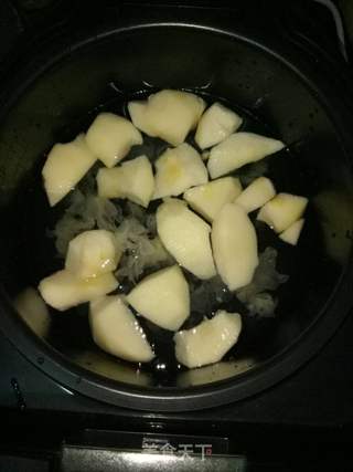 苹果银耳糖水的做法步骤:4