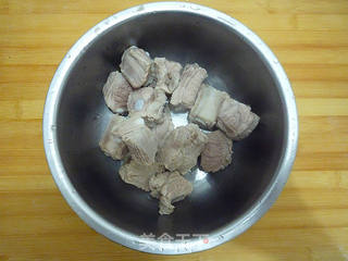 丝瓜菌菇排骨汤的做法步骤:3