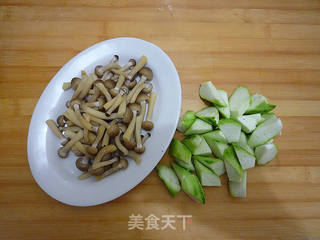 丝瓜菌菇排骨汤的做法步骤:6