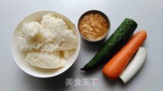 金枪鱼炒饭的做法步骤：1