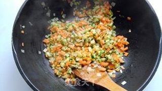 金枪鱼炒饭的做法步骤:6