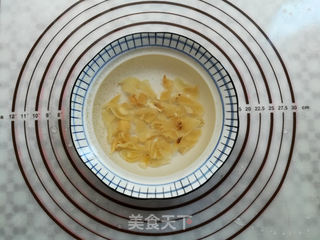 银耳桃胶羹的做法步骤:4