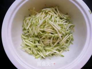 夏瓜煎饼的做法步骤:2