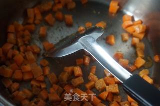 三文鱼咖喱炒饭的做法步骤：2